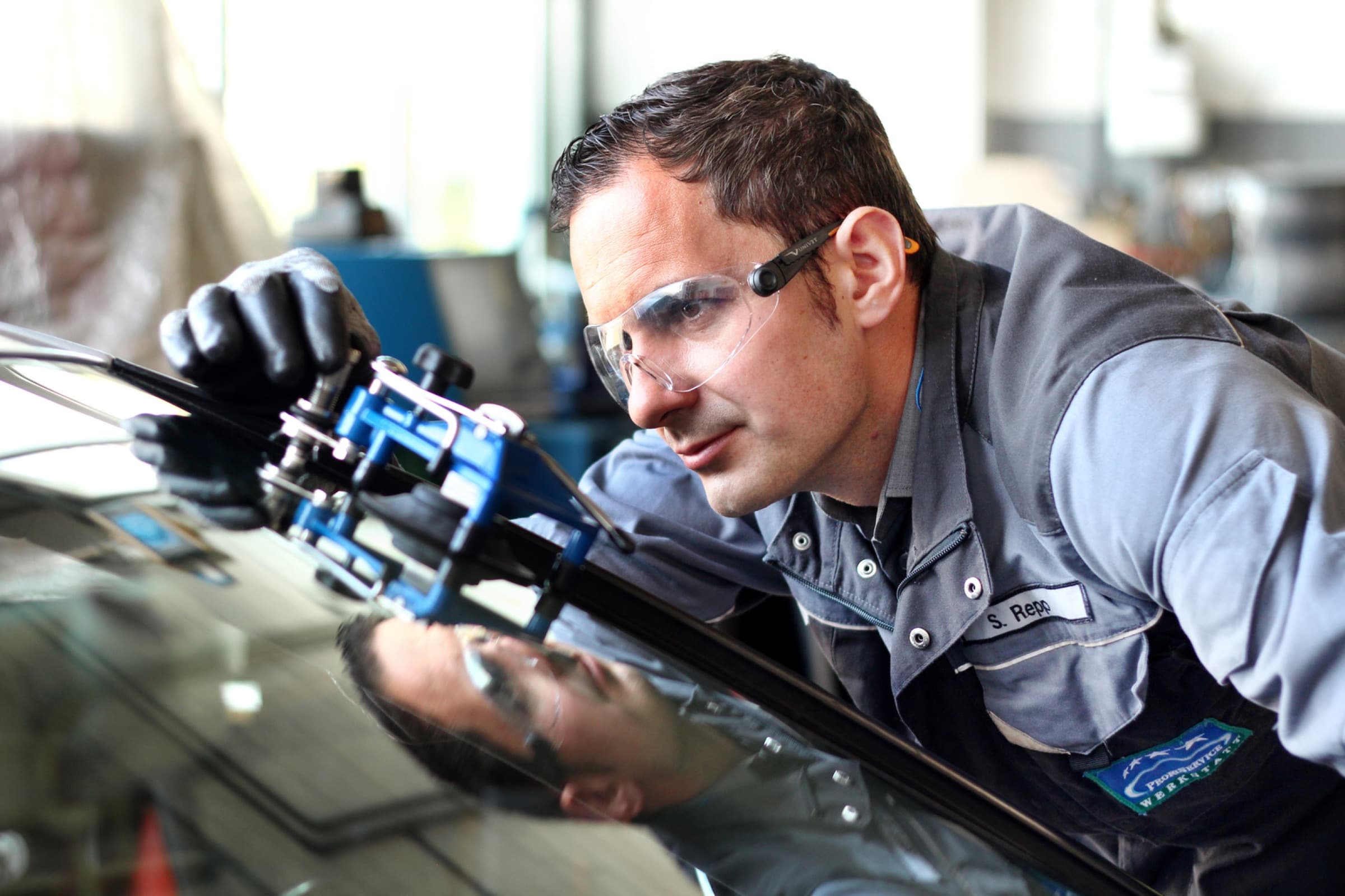 Fahrzeugdiagnose in der Werkstatt von R&R Automobile